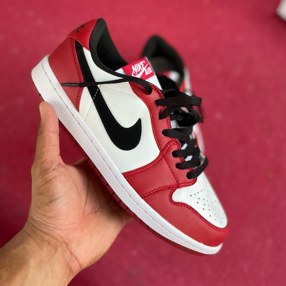 Air Jordan Retro 1 “Chicago”